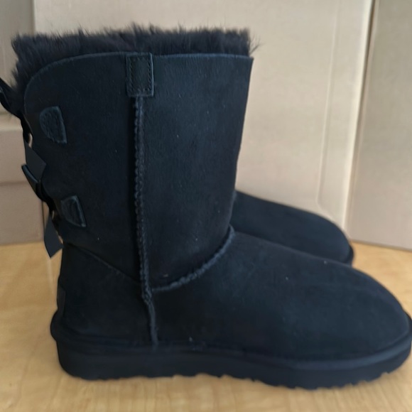 Ugg Women’s Classic Bailey Bow Short Boot - Picture 5 of 8